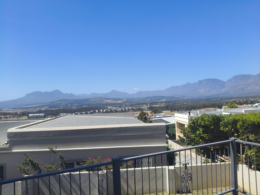 To Let 4 Bedroom Property for Rent in Mountainside Western Cape